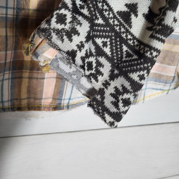 gimmicks by BKE  100% cotton Western Boho Aztec lace trim button down shirt. - Picture 6 of 7